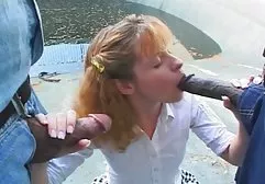 Brunetka z pięknym mamuśki filmiki erotyczne ciałem